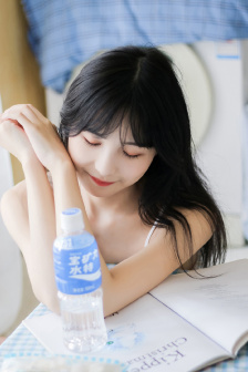 上面一个艹下面一个shi
